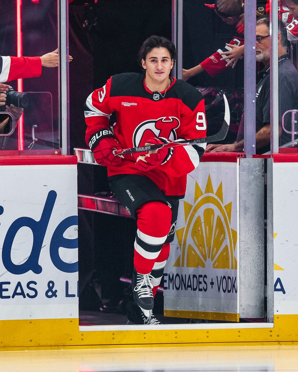 Welcome to the NHL, Amadeus Lombardi! 👏 
 [▻](https://video.twimg.com/amplify_video/2105795649811955712/vid/avc1/1080x1350/4LtGriHPZ_4vakPG.mp4) [📷](https://p