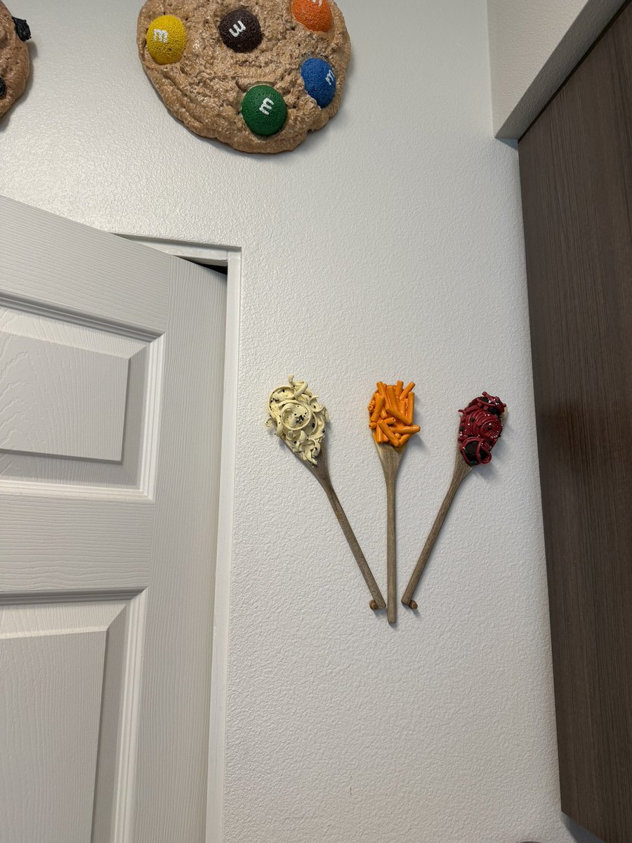 secretlypuar's tweet photo. more decor made by my mom for my kitchen https://t.co/grxtdVFKhc