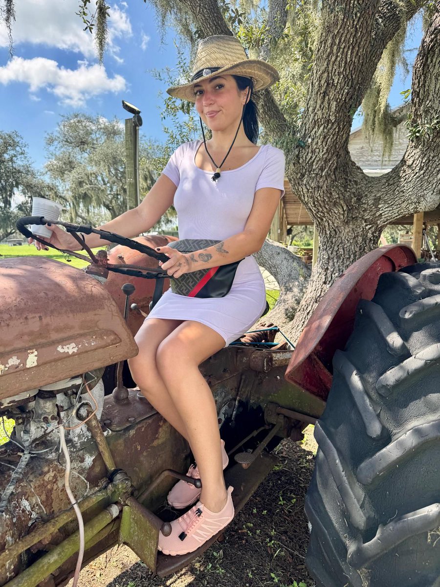 ATKGirlfriends's tweet photo. A fun day at the farm with hottie @themiraluv ❤️‍🔥 She can't stop herself from flashing you 😍 Want to see what happens after? 🥵 Link in Bio https://t.co/2pEaRAAfqr