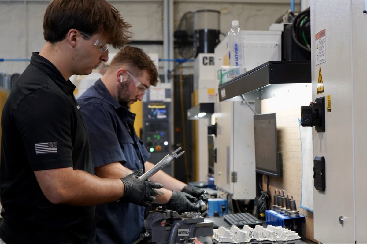 SBA_Kelly's tweet photo. ShaloTek is one of the winners of SBA’s Critical Suppliers Prize Competition. Today, in Statesboro, I saw firsthand the job creation power - and the talent, expertise and commitment - of small manufacturers in rural communities.

The Trump SBA is proud to back the builders within our critical supply chains across technology, aerospace and defense. 🇺🇸