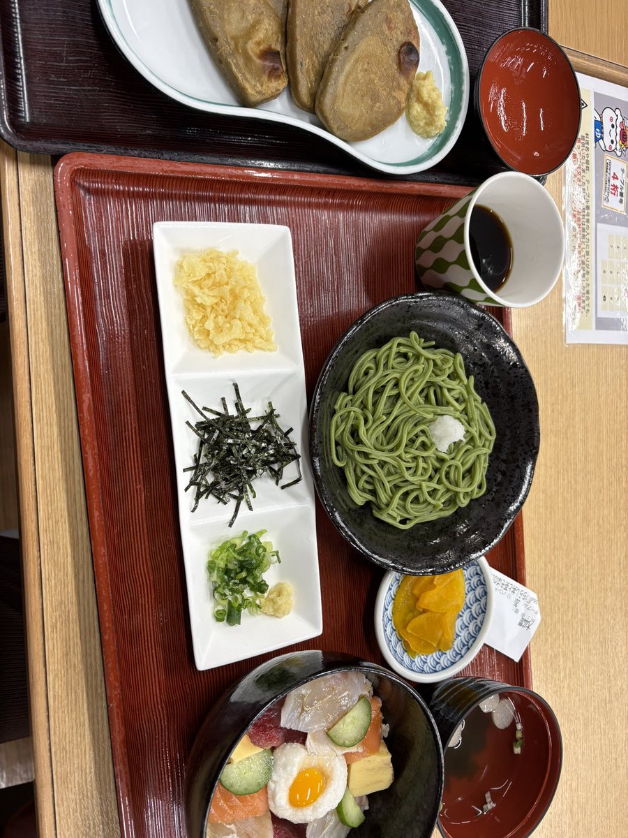 nemonemo1011's tweet photo. 今日もいいペンキ‼️(天気
そんで2枚目は晩御飯に食べたセットどす https://t.co/mrSgQMPZaI