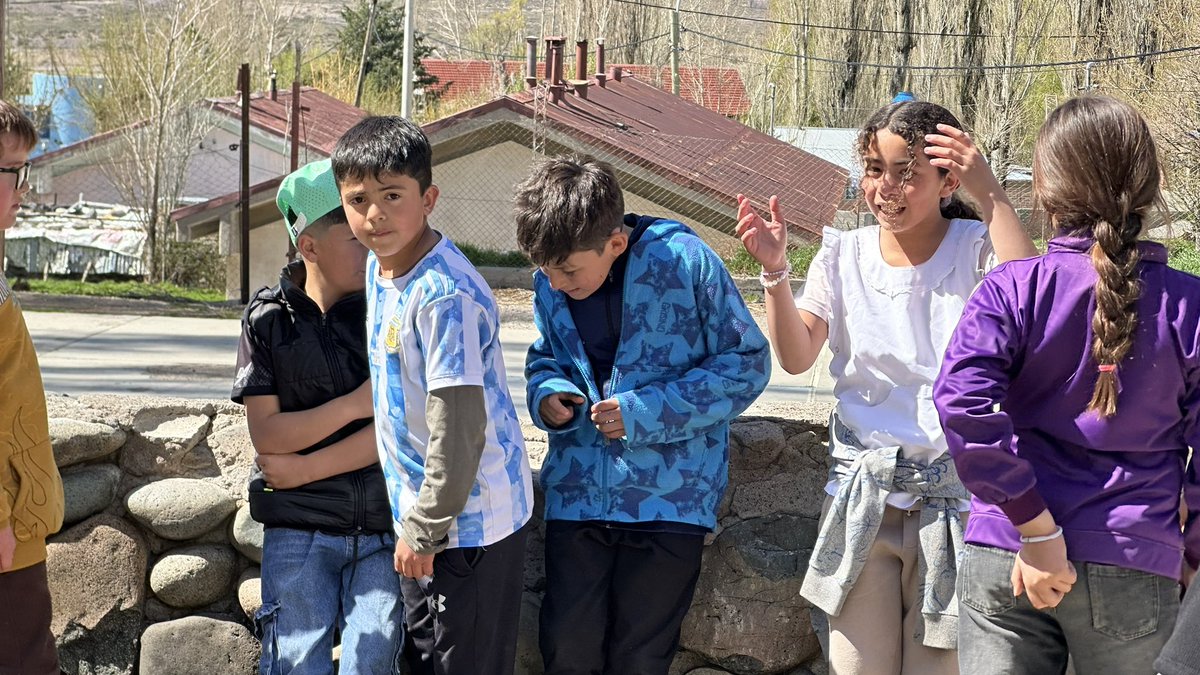 TadeoGZ's tweet photo. Seguimos #recorriendoescuelas de #Malargüe. En la primaria Peregrina Cantos conversamos con el equipo docente y el director sobre el trabajo que vienen realizando y compartimos un rato con los estudiantes.

También recorrimos las instalaciones y conocimos los proyectos que están llevando adelante.

Gracias por recibirnos y por compartir su trabajo!