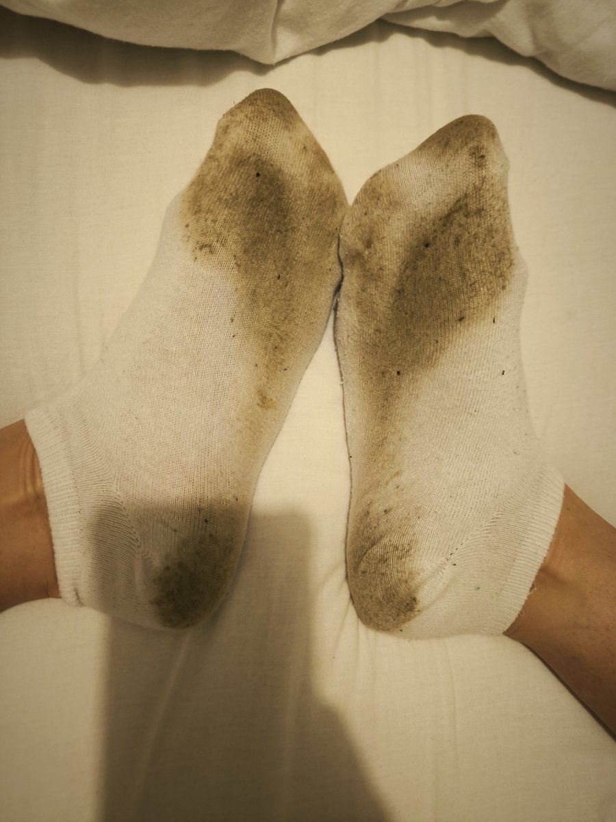 Mjc842's tweet photo. C'est tout sale ...  #socks  #dirtysocks #feet  #feetfetish #man #formen #contents #findom https://t.co/9RQYFpr2Y7