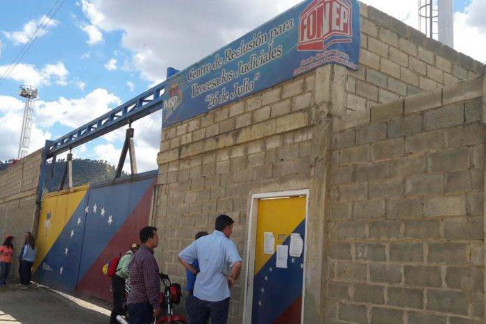 ReporteYa's tweet photo. #1Oct #Venezuela #DDHH #Presos
El Observatorio Venezolano de Prisiones alertó sobre un brote de fiebre, diarrea y vómitos en la cárcel 26 de Julio, en Guárico, y denunció la falta de personal médico para atender a los reclusos. – TalCual https://t.co/JilgZyKLDx