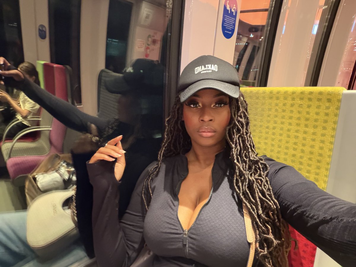 Princ7_joyce's tweet photo. La luminosité était chic 🤭. https://t.co/2bItZfGrej