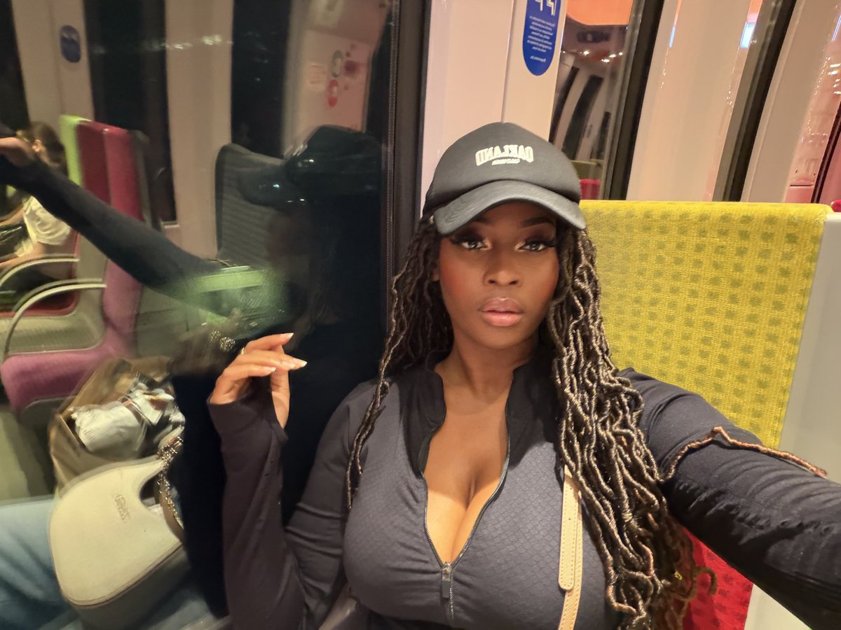 Princ7_joyce's tweet photo. La luminosité était chic 🤭. https://t.co/2bItZfGrej