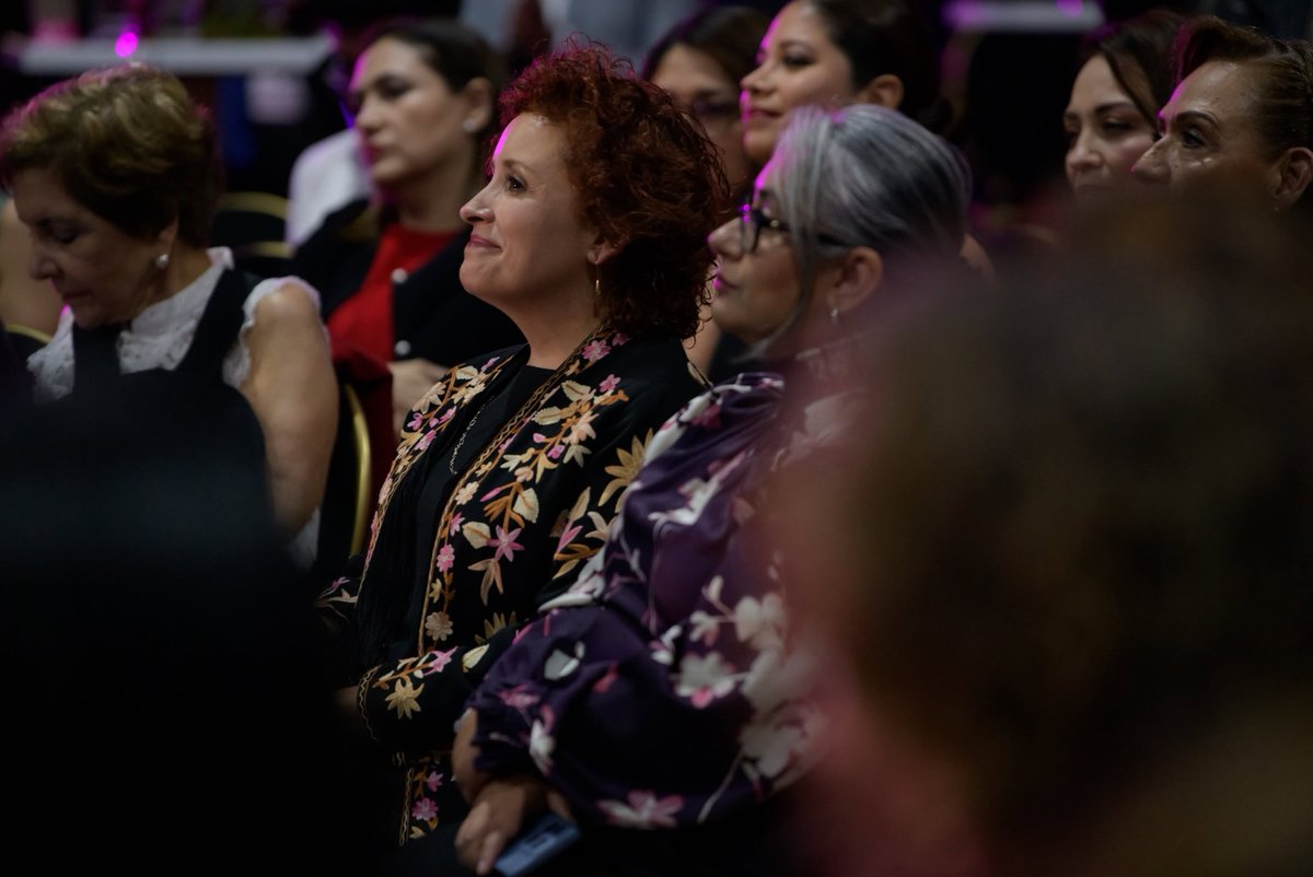 maferolverac's tweet photo. Gracias a @Opinion_51 por el galardón que nos otorgó: Premio Marea 51 en la categoría Emprendimiento. De 33 proyectos @Espacio_Hope fue reconocido por pasar de la idea a la acción.
¡Sigamos cambiando vidas!
#SaludMental https://t.co/7SCcuaTmFR