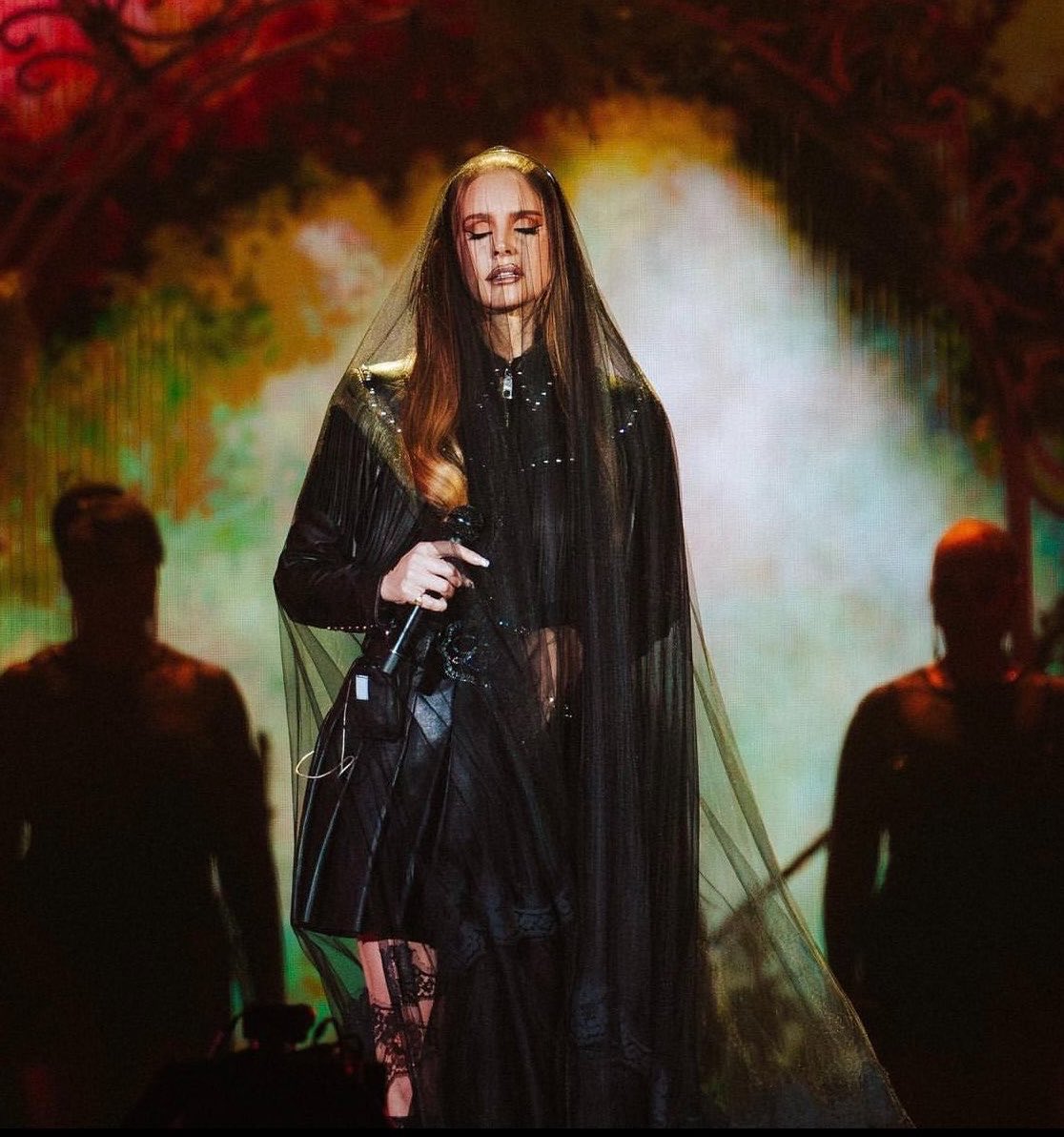 lanabrasil's tweet photo. É outubro né mores, oficialmente começou a season of the witch https://t.co/3xXoEjenNI