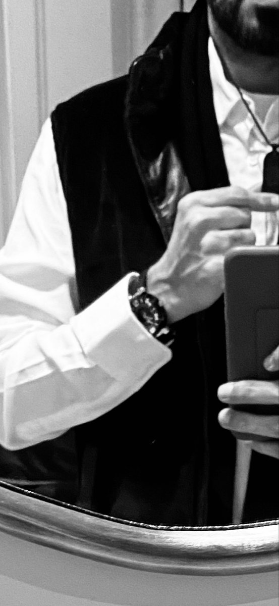 1111111_man's tweet photo. 💯 صح وفوقهم مليون ✔️

اضيع واهدر وقتي على أعدائي واشياء تعور راسي ليش !! أهبل وناقص عقل لا سمح الله !!🤖 
أحط طاقتي في بنت مزيونه أغازلها وأهتم فيها وأمزمز فيها وأحبها وتحبني وأعيش بسلام أفضل 🍭❤️ فاضي لأمهم انا عشان أضيع من عمري على أعداء وخرابيط تعور راسي 👨🏿‍🦯 https://t.co/o4LeuKdVT2