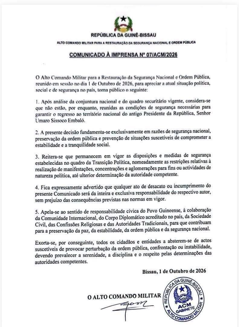 Noo_IDcard's tweet photo. 🇬🇼 GUINÉE-BISSAU : L’ARMÉE INTERDIT LE RETOUR D’EMBALÓ

Le Haut Commandement militaire annonce, dans un communiqué publié ce 1er octobre 2026, que les conditions de sécurité ne sont pas réunies pour permettre le retour de l’ancien président Umaro Sissoco Embaló.

Embaló avait annoncé son retour à Bissau le 4 octobre, dans la perspective de l’élection présidentielle prévue le 6 décembre. 

➡️ L’armée maintient également l’interdiction des manifestations et rassemblements à caractère politique pendant la transition. 

Source : Haut Commandement militaire de Guinée-Bissau — Communiqué n°07/ACM/2026, 1er octobre 2026.