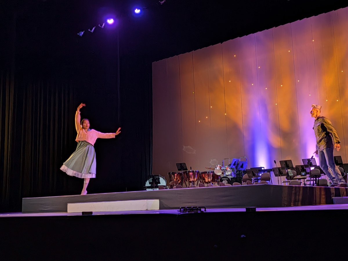 tontontontonfa's tweet photo. ダンスも仕上がってきました。
この2人のダンスも見所の一つです。

最後の公演、是非お越しください。

千歳市民ミュージカル第6回公演『文の見た空』

日時：１０月３日（土）１８時
　　　　　　４日（日）１４時

場所：北ガス文化ホール

電子チケット購入はコチラ ��� https://t.co/FoL3KfuH1v https://t.co/WjkCASnClI