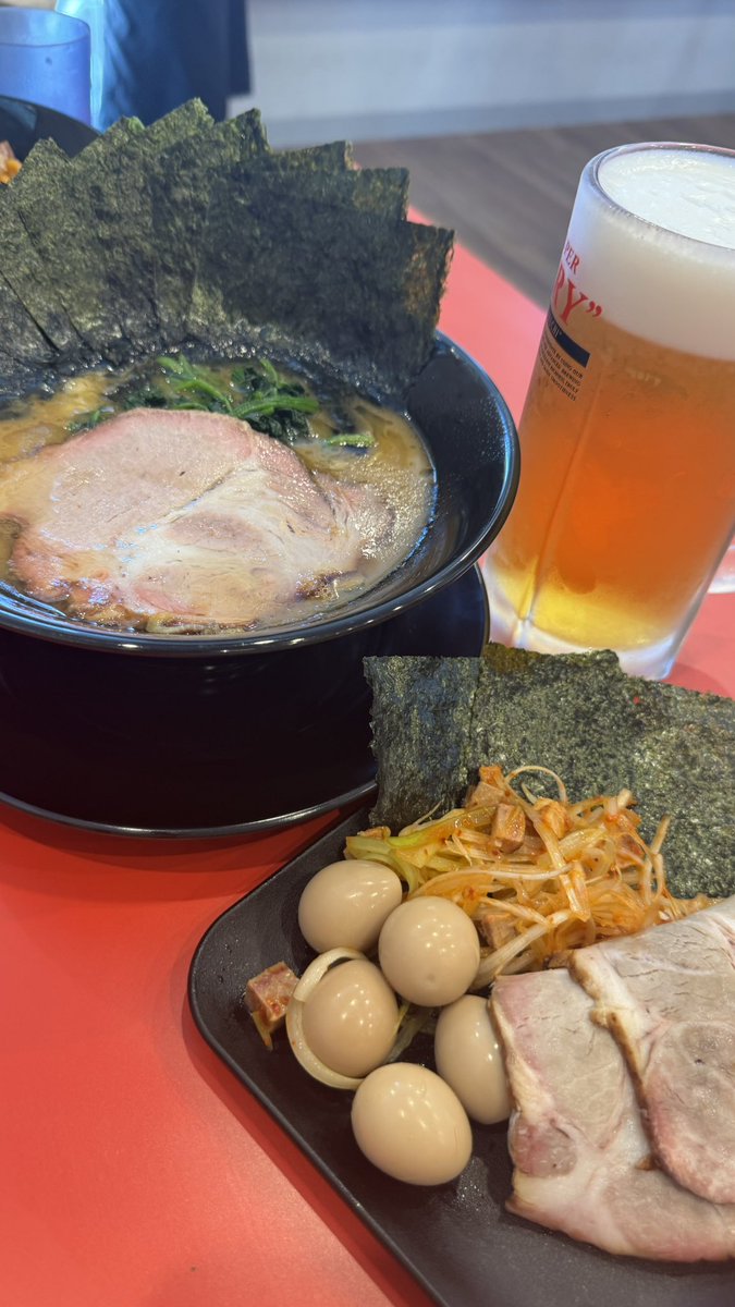 takumich_ch's tweet photo. おはようございます！
今日も皆様に最高な1杯をお届けするために仕込みスタートです！

今日も晴れててしかも華金！
皆さん、仕事終わりにラーメン食べてビール飲んで一息つきませんか？😊

たくみ家でお待ちしています🤭 https://t.co/aEQvVSf4rS