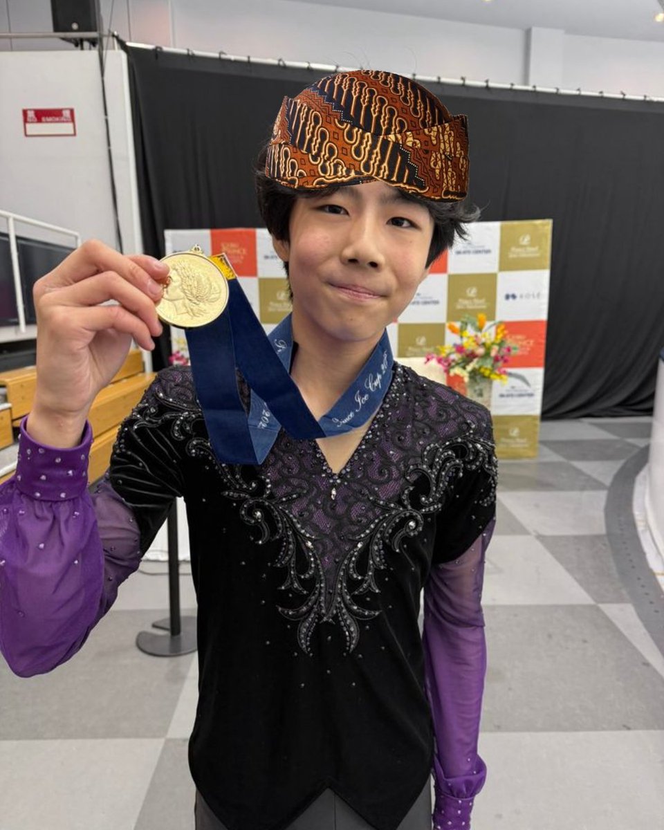 HappiestShunFan's tweet photo. sugeng kanggo taiga amarga dadi atlit skater figur jawa pertama sing menang medali dunia junior!!! 🤩🤩 aku ngerti getih jawa iku suci. 🔥🔥🔥 https://t.co/6EDdLbtSlz