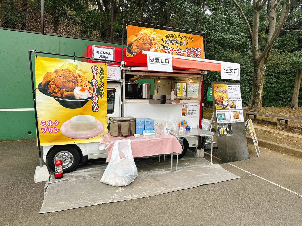キッチンカー店主あきら_おどるめんAKIRA（チャーシューまぜそば） on