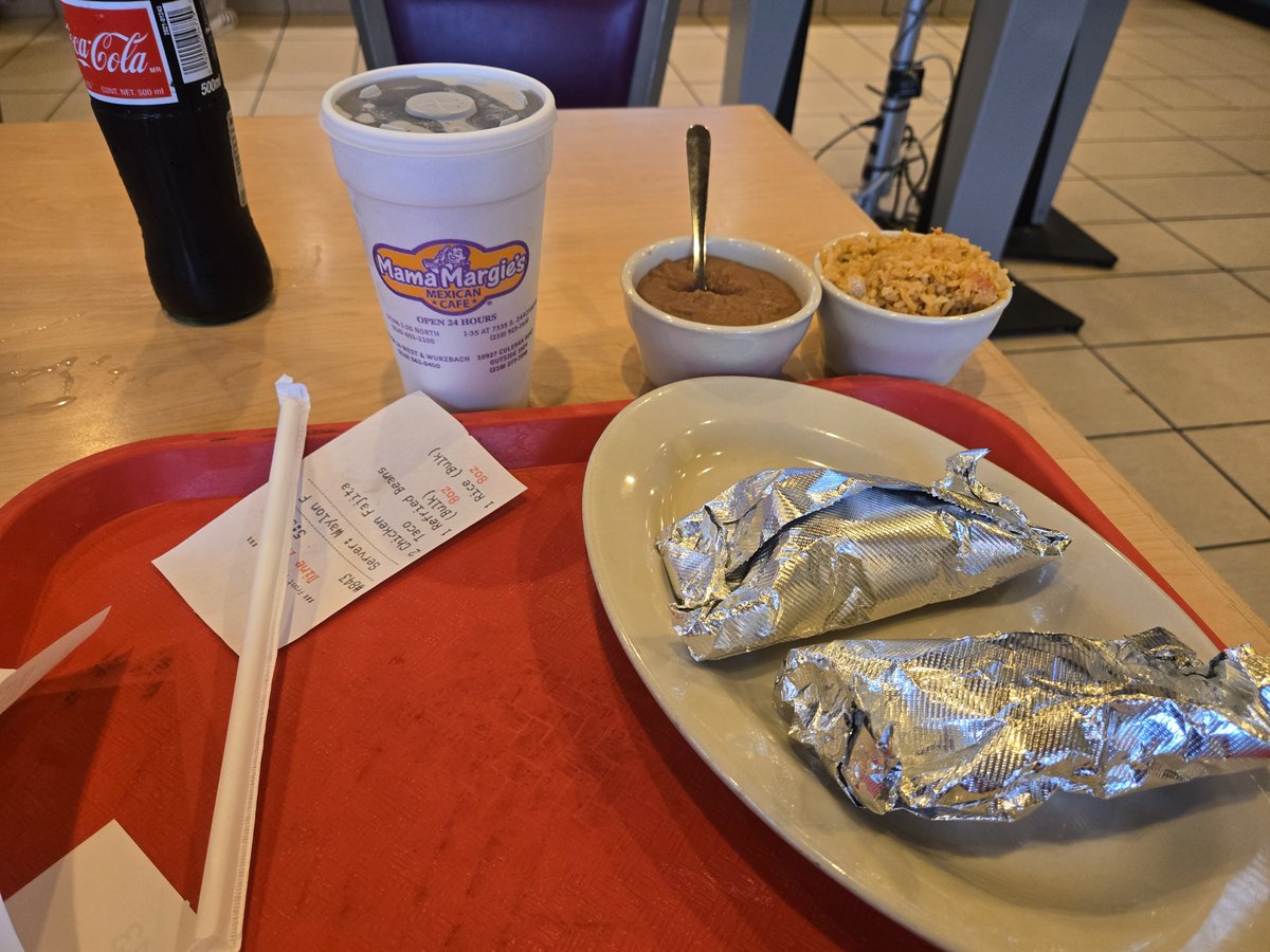 Junelazyfox's tweet photo. At my favorite place in San Antonio! https://t.co/huKIP43DUK