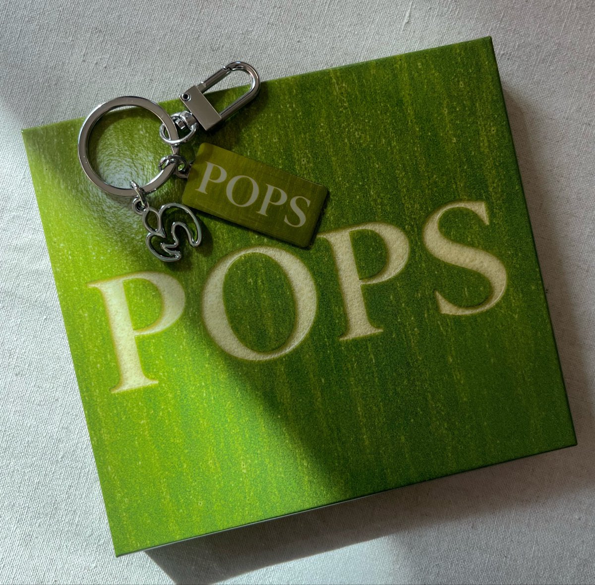 a_88gx's tweet photo. POPS聴き倒すぞー！
今のお気に入りは、共犯とエピソード💿
#ミセスPOPS
#MrsGREENAPPLE
#POPS https://t.co/MXqJKh3C7Q