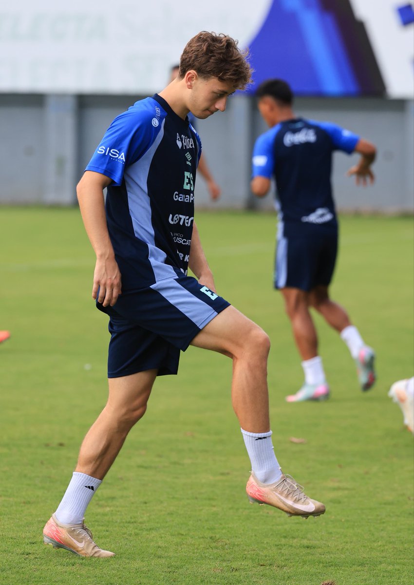 indeselsalvador's tweet photo. #Fútbol ⚽️ | La Selecta realizó su último entrenamiento previo al encuentro de mañana ante Jamaica, correspondiente a la tercera jornada de la Liga de Naciones de Concacaf. El partido se disputará a las 8:00 p. m. en el Estadio Cuscatlán.

#ConstruyendoElCamino https://t.co/k95F9xfB4d