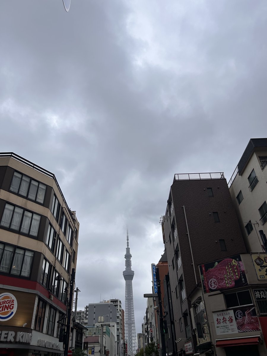 wellnessdining's tweet photo. おはようございます☁️

10月2日（金）の錦糸町は、雲の多い朝です！
7時ごろは雨は降っていませんが、
今日は朝から昼前にかけて雨の予報も出ていますので、折りたたみ傘があると安心です☂️ 

そして今日は「豆腐の日」✨
「とう（10）ふ（2）」の語呂合わせから制定されたそうです😊 
冷ややっこ、湯豆腐、麻婆豆腐…
皆さんはどんな食べ方がお好きですか？😋

週末まであと少し！
今日も一日よろしくお願いします🔥