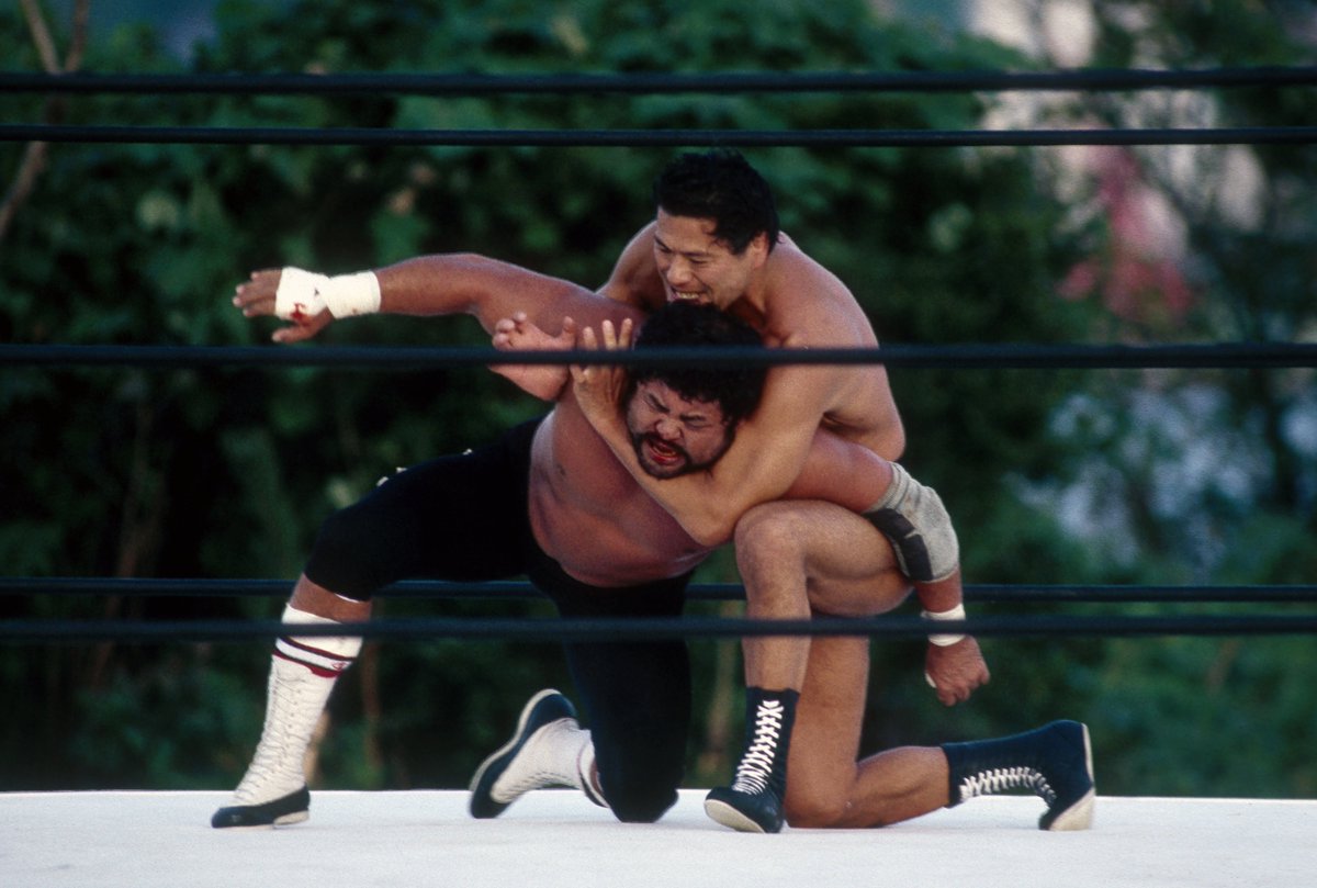 Inoki_Kanji's tweet photo. 【巌流島から39年】

2時間5分14秒
2人だけの時間
2人にしかわからない空間

#アントニオ猪木
#マサ斎藤
#巌流島 https://t.co/ZbFithWHBf