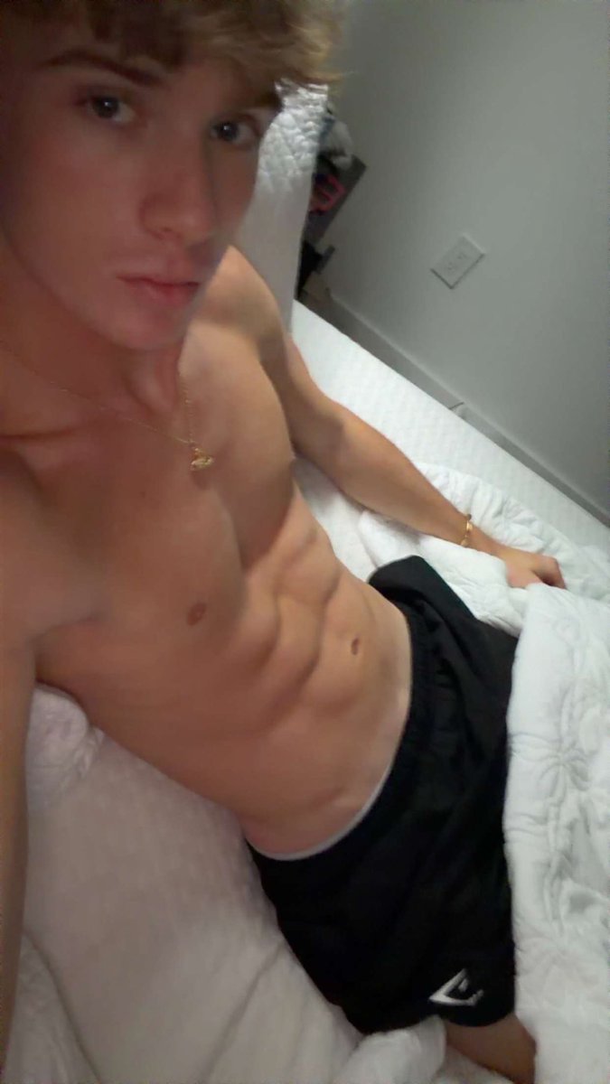 TroyeFoxx's tweet photo. fuck im horny https://t.co/ySmtz2LjtD
