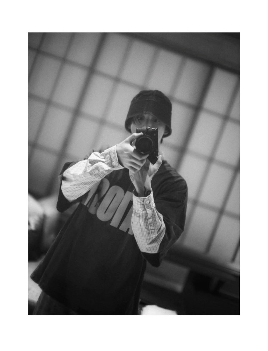 7btsfilmout's tweet photo. Jungkook [ig 01.10.2026]
🐰: Why do the photos from Leica come out so good? 📷

I like these black and white photos by photographer Jungkook. Picked up his passion again💜

#JEONJUNGKOOK #전정국 #Jungkook #정국 #BTSJungkook #GCF #BTSonInstagram #BTS #방탄소년단 #아포방포 #아미 https://t.co/qqzRPMT3sH