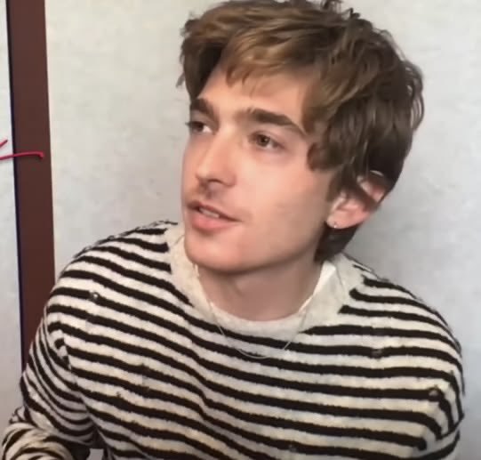 raccoonravez's tweet photo. i still can’t fathom how zach cregger had the audacity to say he didn’t want anyone attractive in the movie he was making for a fandom that thirsts over anything that moves, then proceeded to cast this sexy motherfucker https://t.co/hp2YSP8R0z
