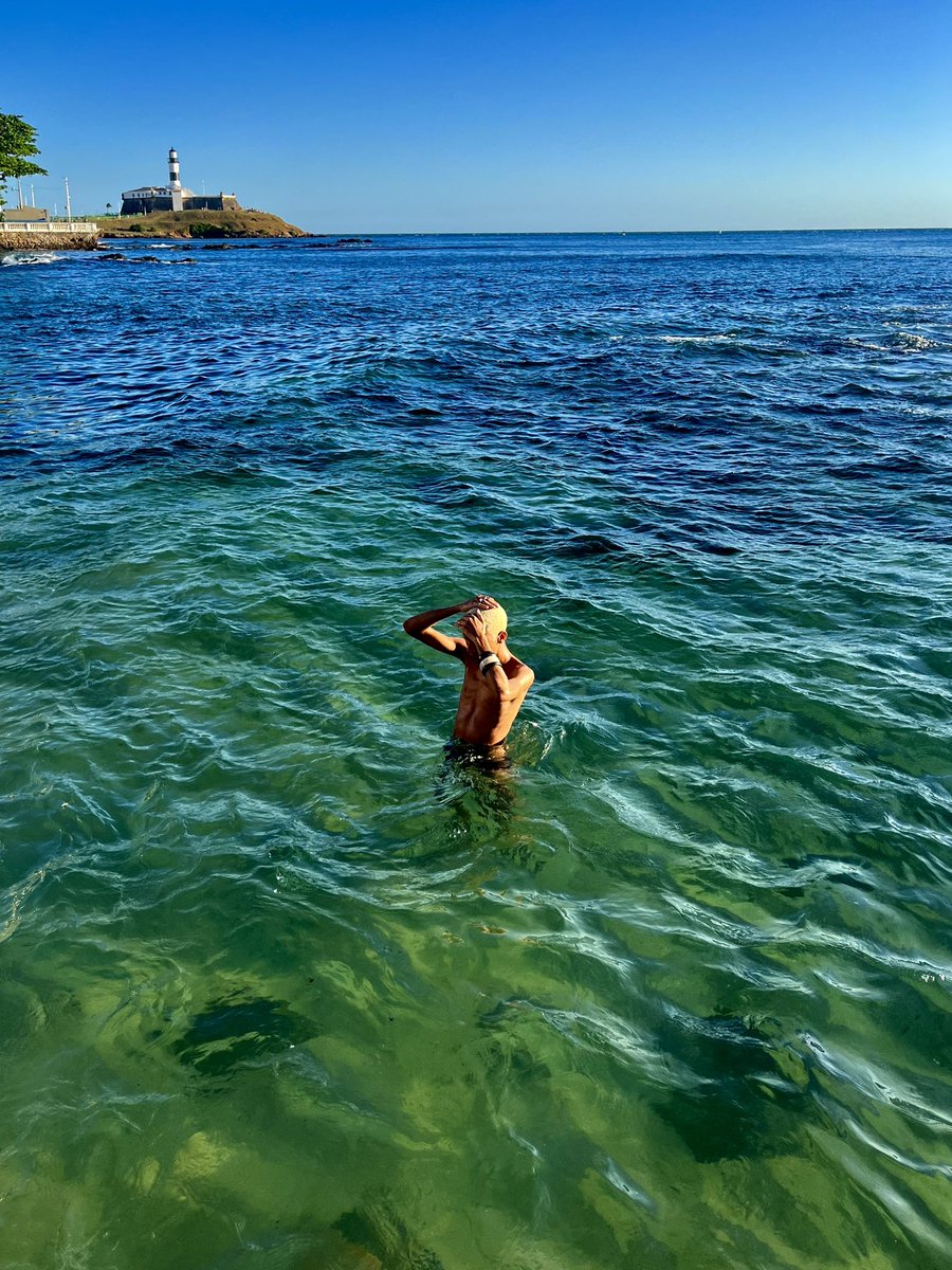 thatshotleon's tweet photo. eu, o mar, salvador e a primavera. :) https://t.co/V5bYSUHm5t