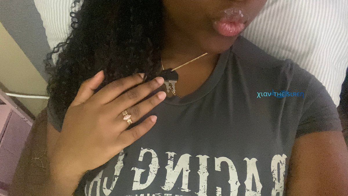 hiitsxiav's tweet photo. day 1 of 31 | what a pretty start to locktober ♡ https://t.co/xHlq3PRx3d