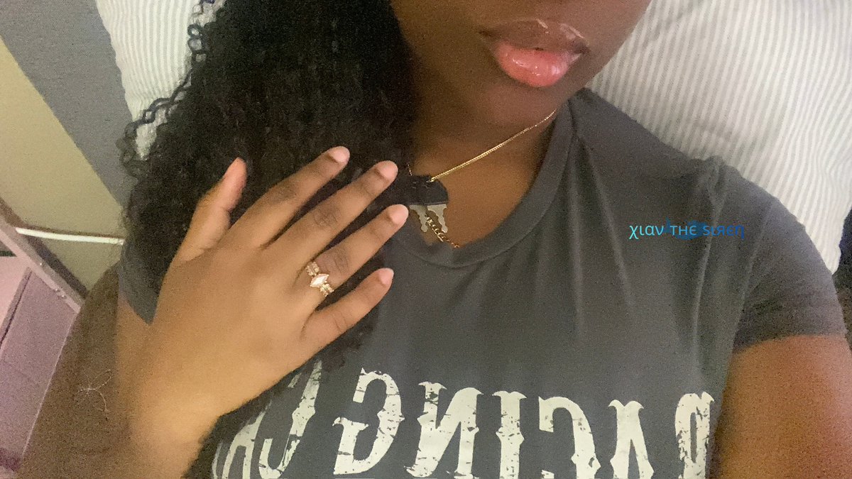hiitsxiav's tweet photo. day 1 of 31 | what a pretty start to locktober ♡ https://t.co/xHlq3PRx3d