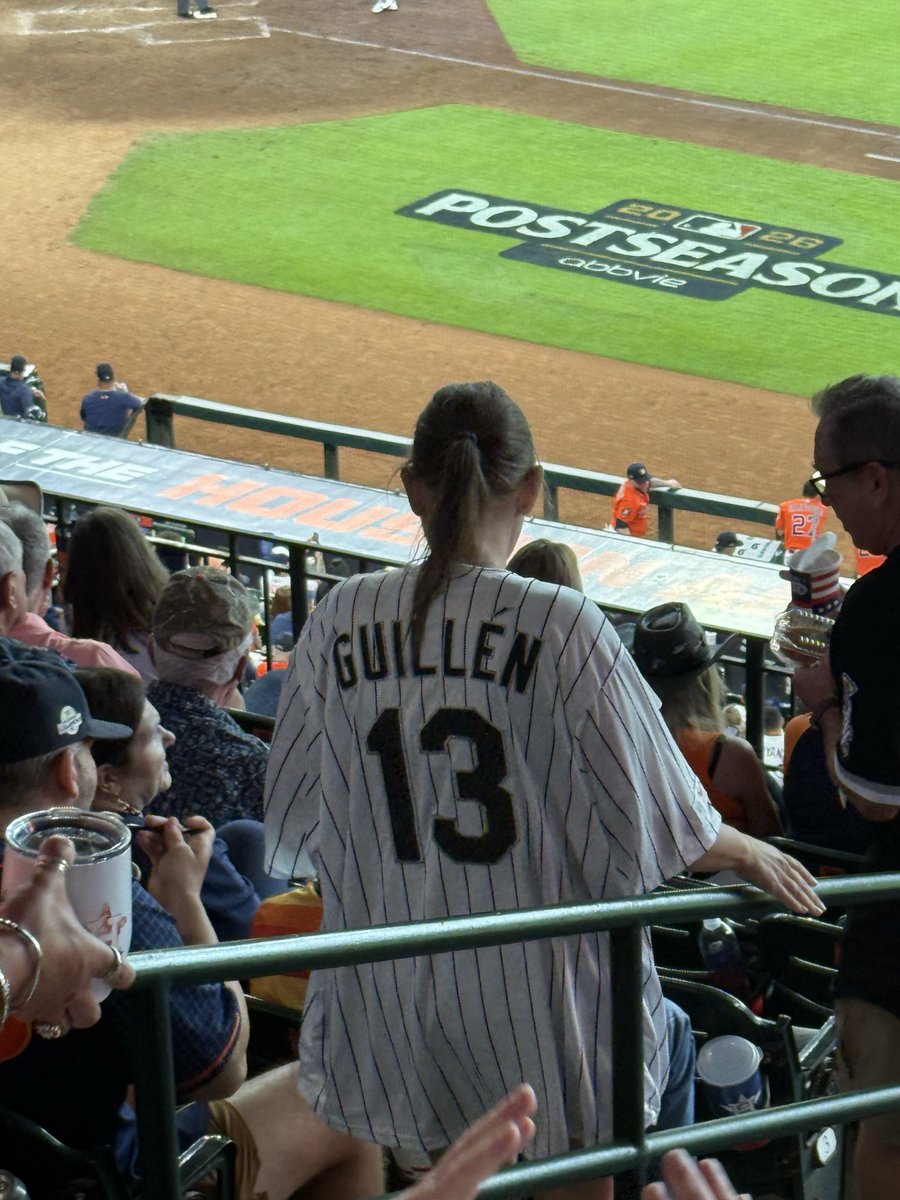 Deportinto's tweet photo. @jesuslinares23 Muchos fanáticos con la camiseta de Ozzie en el Daikin Park. https://t.co/ACmgL3RZGu