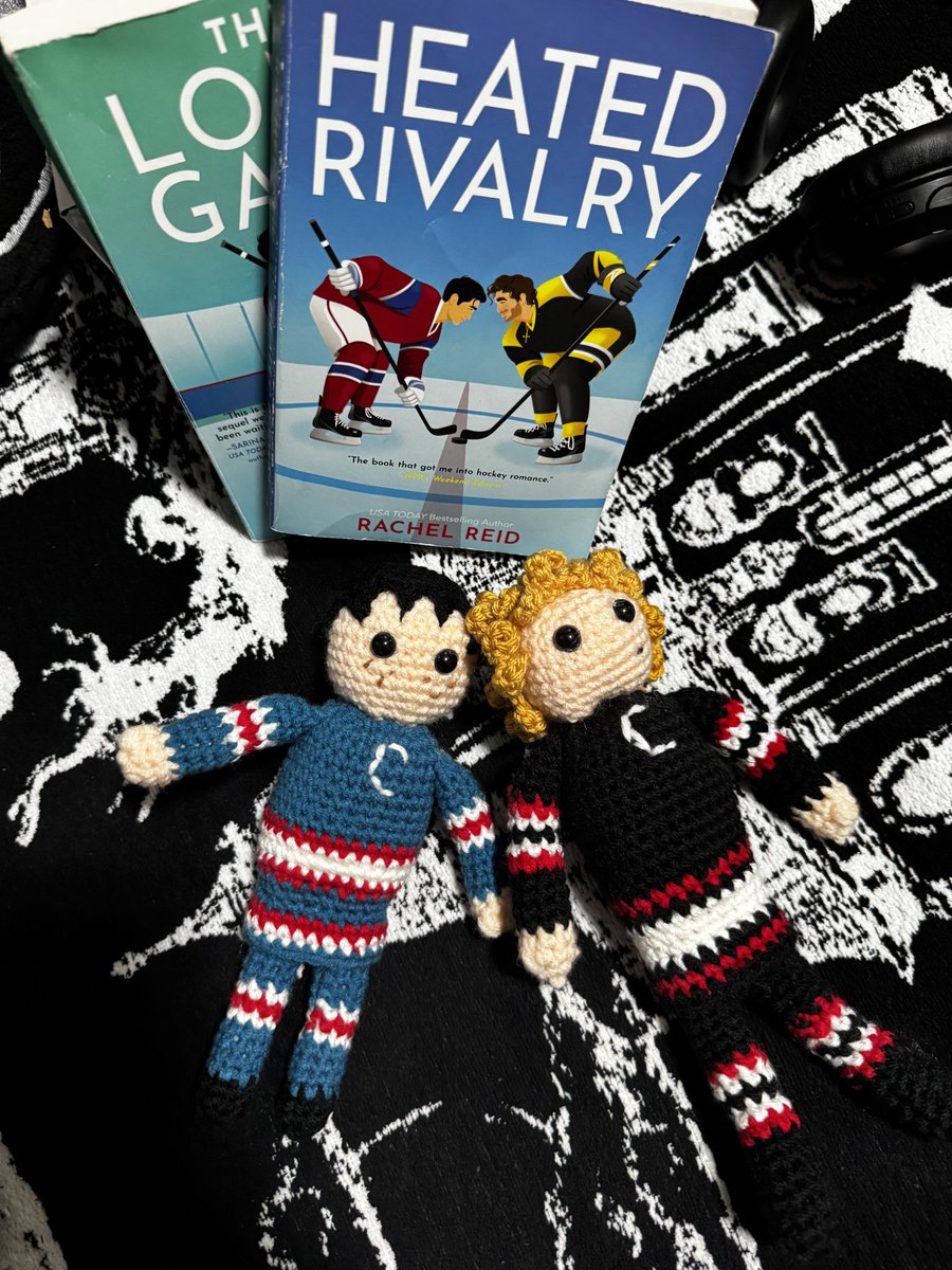 Lauraaaa8124's tweet photo. Wanted to share these little babies I made for a birthday gift! 💕 #heatedrivalry #hollanov #ilyarozanov #shanehollander #ilyaandshane https://t.co/vLqk1XLrKR