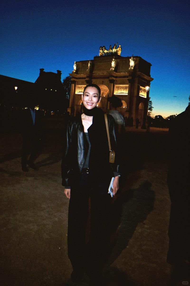 liuwenwl's tweet photo. Schiaparelli post-show #LiuWen #刘雯 https://t.co/RK4sw4GYDf