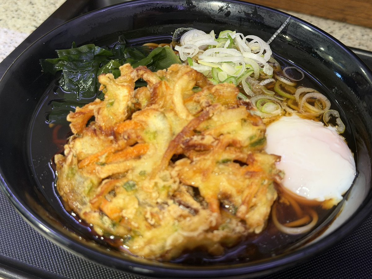 challenge0start's tweet photo. 先日の富士そばの画像をアップしてなかったw
ものすごい久しぶりにランチに天玉蕎麦✨ https://t.co/Kyo963jnVT