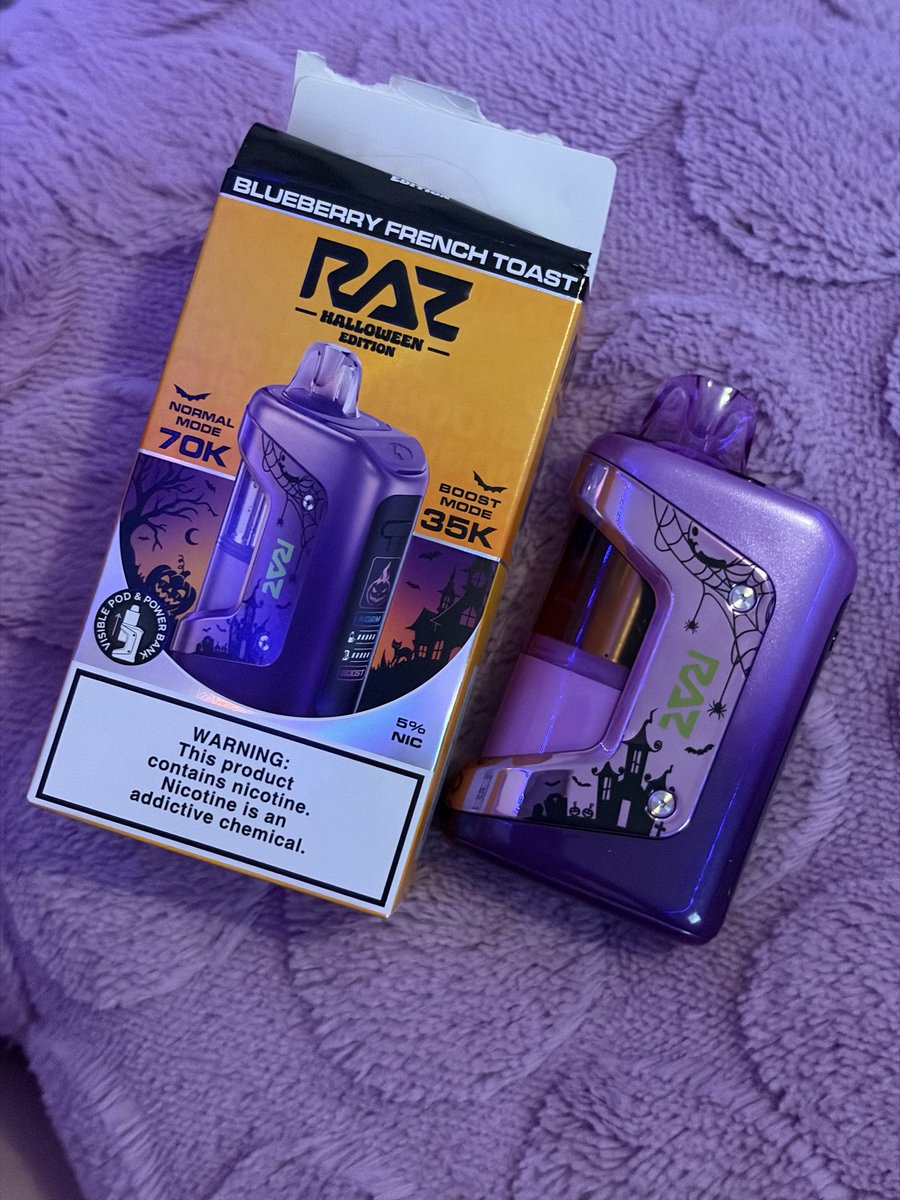 str4wberryb1unt's tweet photo. new vape looks so cool but is such a weird flavor .. https://t.co/yMacgWUtqa