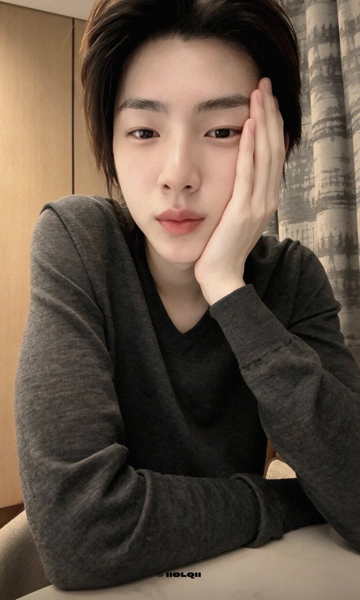 yoonnyaaa's tweet photo. 아침에 김주훈보며 눈 개안하기 https://t.co/UHnGuuEWRi