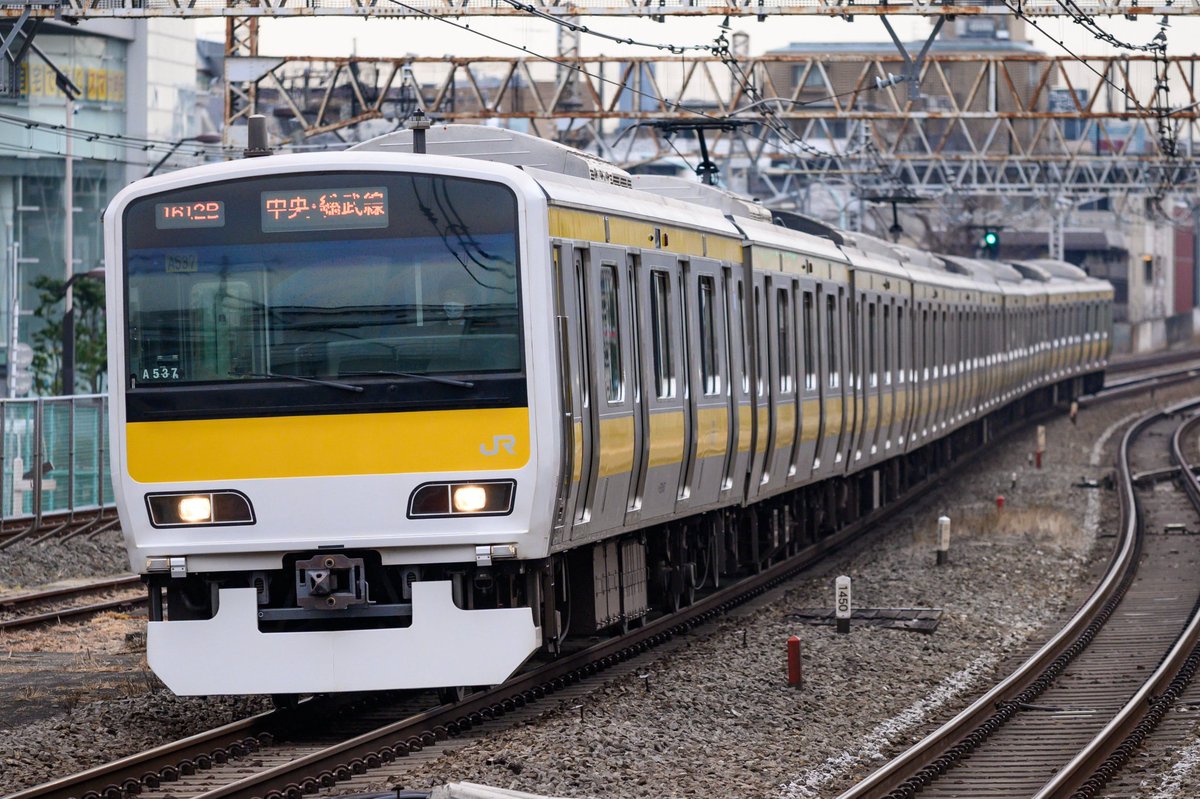 ATOS_JREast's tweet photo. 【放送更新】稲毛駅
接近放送文面「黄色い点字ブロック」化および津田英治氏から田中一永氏への男声アナウンサー交代を反映しました。津田氏によるATOS放送は残り12駅です。
https://t.co/oSFrMaCFsl https://t.co/Cy53ONJnz4