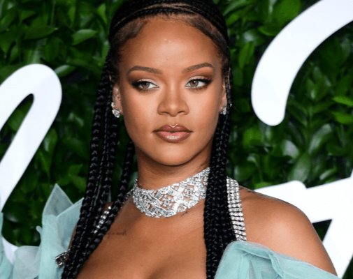 SpaceMountainD's tweet photo. Homegirl told us she was so hard then told us she's a diamond in the sky. Asked us what's her name while telling y'all bitches to have her money. Then told all of us to make her feel like she the only girl in the whole mf world!!😂🤣  Ain't nobody fucking with Billionaire RiRi!! https://t.co/pJNJMNIXBi