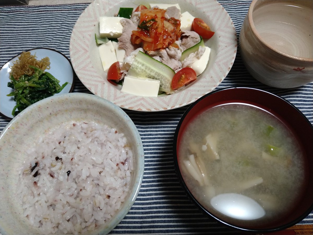 ryun224's tweet photo. 豚しゃぶ豆腐🥗
卵あんかけ丼
鮭ポン酢蒸し焼き
根菜とだしひろしごはん🍙用 https://t.co/9q7bfFoBg1