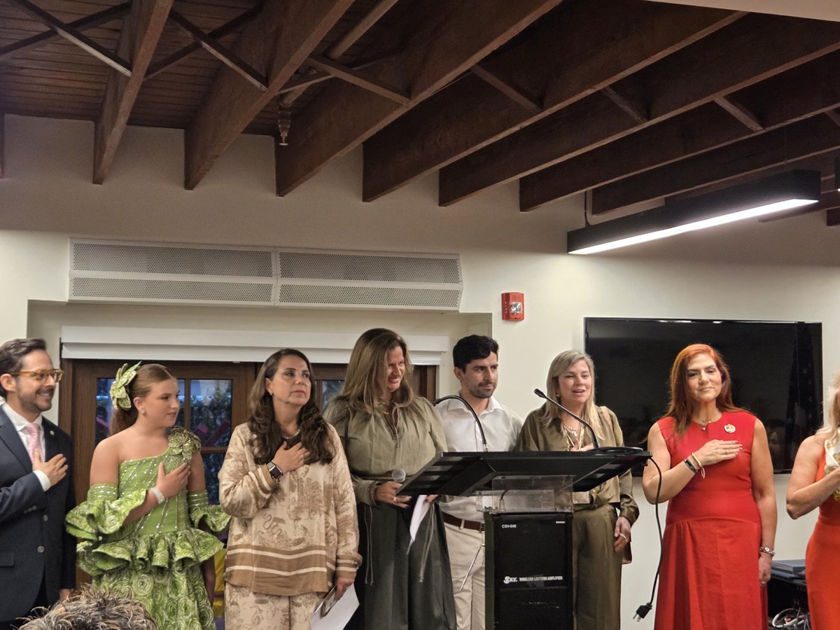 VoteMiamiDade's tweet photo. Leadership from the Supervisor of Elections Office was honored to attend a Hispanic Heritage Month celebration at the Colombian Consulate in Coral Gables alongside Colombian Consul General Designate Antonella Farah.🇺🇸🇨🇴
#OurCommunity #Colombia #Consul #ElectionsAroundTheWorld https://t.co/yL91WtqRfB