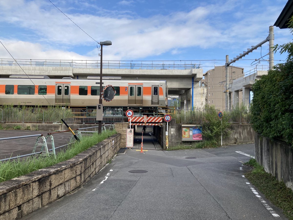shippo_lee's tweet photo. 中部地方のあるアンダーパスについて #JR半田駅 #道との遭遇 https://t.co/iQyDFVfdT9