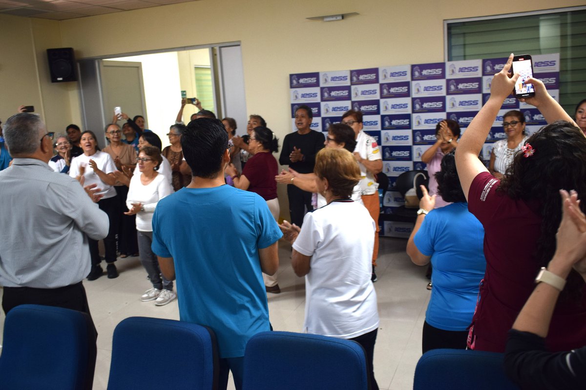 IESSStodomingo's tweet photo. ¡Celebración, alegría y bienestar! 🎉👴👵

En el Hospital General Santo Domingo conmemoramos el Día Internacional del Adulto Mayor con música, actividades lúdicas y sonrisas, reafirmando nuestro compromiso con un envejecimiento activo, saludable y digno. 💙🏥 https://t.co/Wu7nBUnhV9