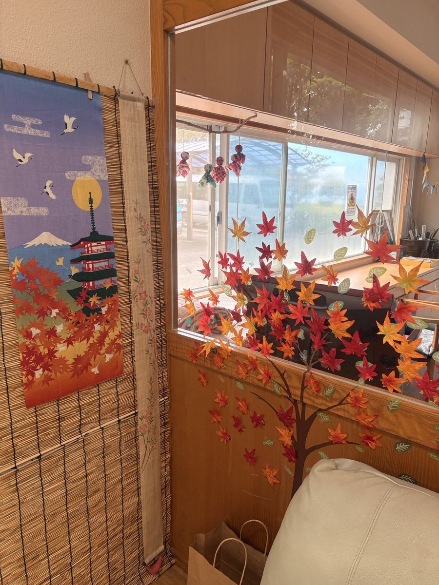 akiyama_hp's tweet photo. デイケアAmiです☆
10月のスケジュールになります🗓️
今月は朝からのバスハイクは有りませんが26日に午後の散策でコスモス見学に行く予定です
また、毎月第2土曜日に行っていた依存症の方を対象とした『だるまミーティング』が今月は第５土曜日の開催となりますのでお間違いのない様にお願いします🤲 https://t.co/BU0BpMsCza