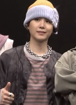 sugarush_d's tweet photo. BABUSHKA YOONGI BOONGI https://t.co/HNABaDEnnT