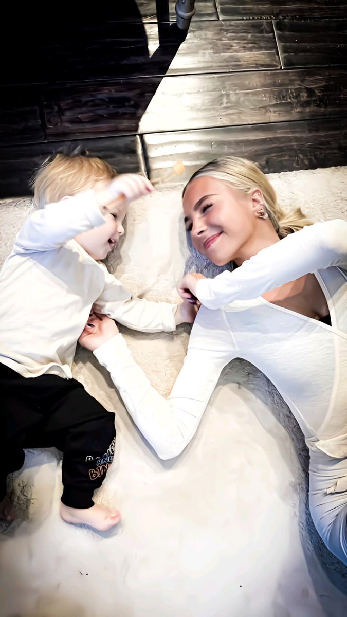 QueensWhiteRose's tweet photo. Family: https://t.co/6bcbntKoWl