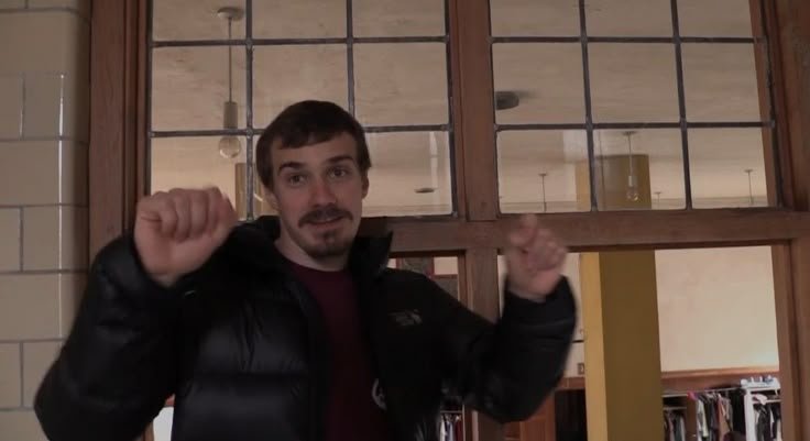 moewilsonbethel's tweet photo. hes holding his paws up https://t.co/I5cApldlJl
