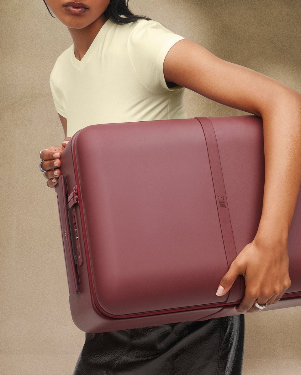 July's tweet photo. Your favourite case, in your favourite colour. Meet Capsule in Plum. https://t.co/jDMwb5psIb