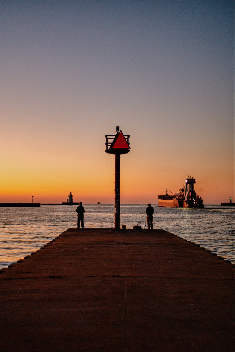 alexfarmerphoto's tweet photo. Sunset by Lake Erie. https://t.co/LhqLrgGiok