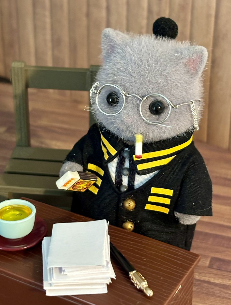 otokogi's tweet photo. ぱや明「ぐんしのかくですぅ。仕事おわらへんので一服しとります」 https://t.co/xttAblhMXq