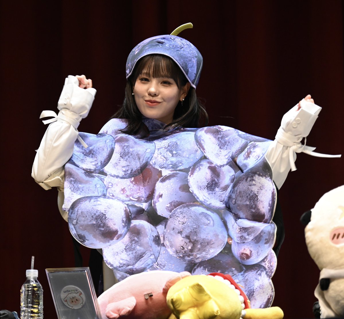 seaman1116's tweet photo. 261001 witumuu ペンサ

私がSourGrapes広報大使です🍇

マコーーーーー😆🍋🍋🍋🍋

#マコの叫び
#NiziU_SourGrapes
#NiziU_Korea_Comeback https://t.co/zgJ77KyEHA