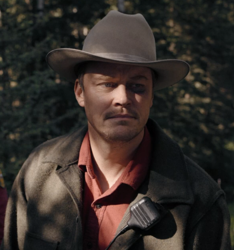 GordoPickett's tweet photo. 🤎💚 Happy Monday, Tuesday, Wednesday, &amp; Thursday! 💚🤎

Here's Michael Dorman as Joe Pickett in episode 2.4 of the series Joe Pickett (2021-2023). 🤠🐻🐎

#MichaelDorman #JoePickett #JoePickettseries #cjbox https://t.co/0wwjPdv7Ya